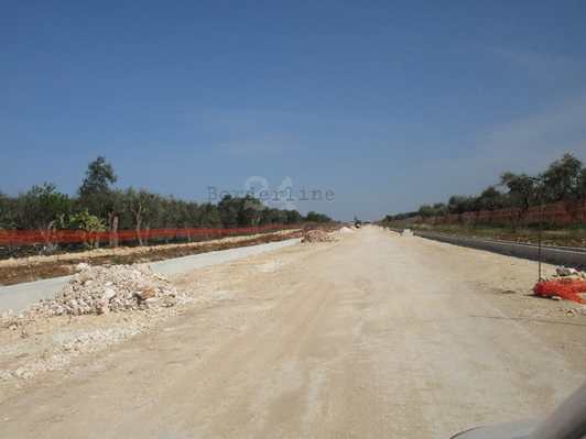 Puglia Interramento Linea Triggiano Capurso Uomini Al Lavoro Per Completare Lopera