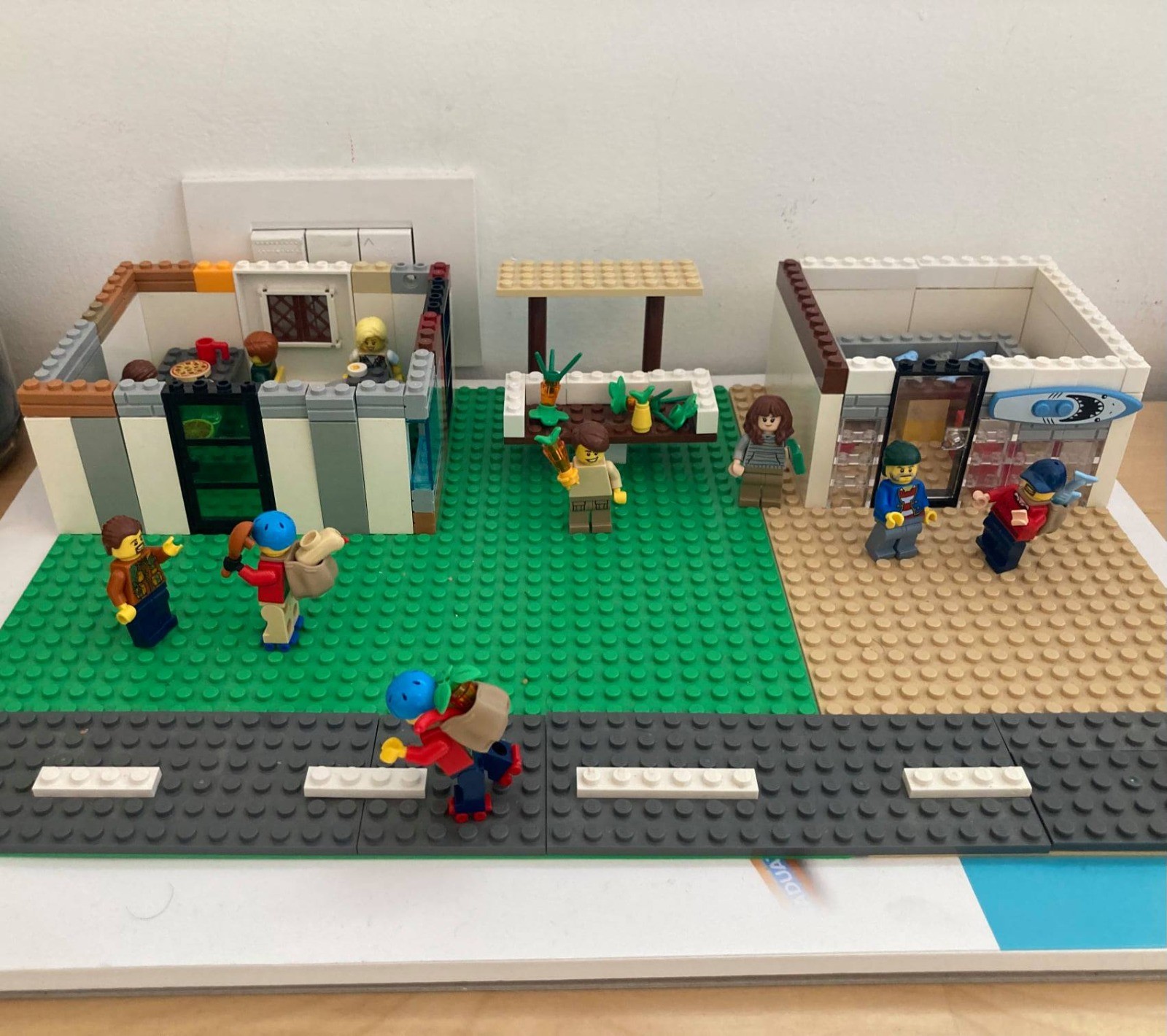 Bari, a 10 anni coi mattoncini Lego racconta i volontari di Avanzi